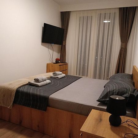 18Th & 16H Floor Secure Luxury Condos With Pool & Fitness Included In Price Skopje Exteriör bild