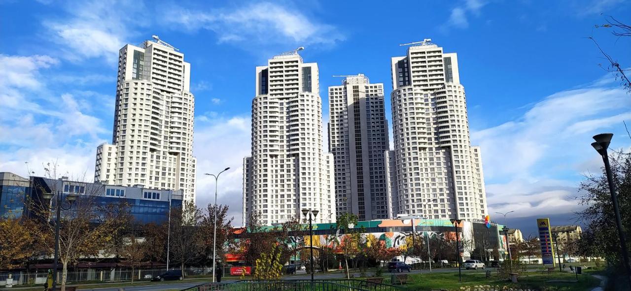 18Th & 16H Floor Secure Luxury Condos With Pool & Fitness Included In Price Skopje Exteriör bild