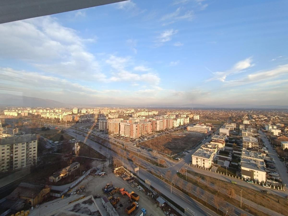 18Th & 16H Floor Secure Luxury Condos With Pool & Fitness Included In Price Skopje Exteriör bild
