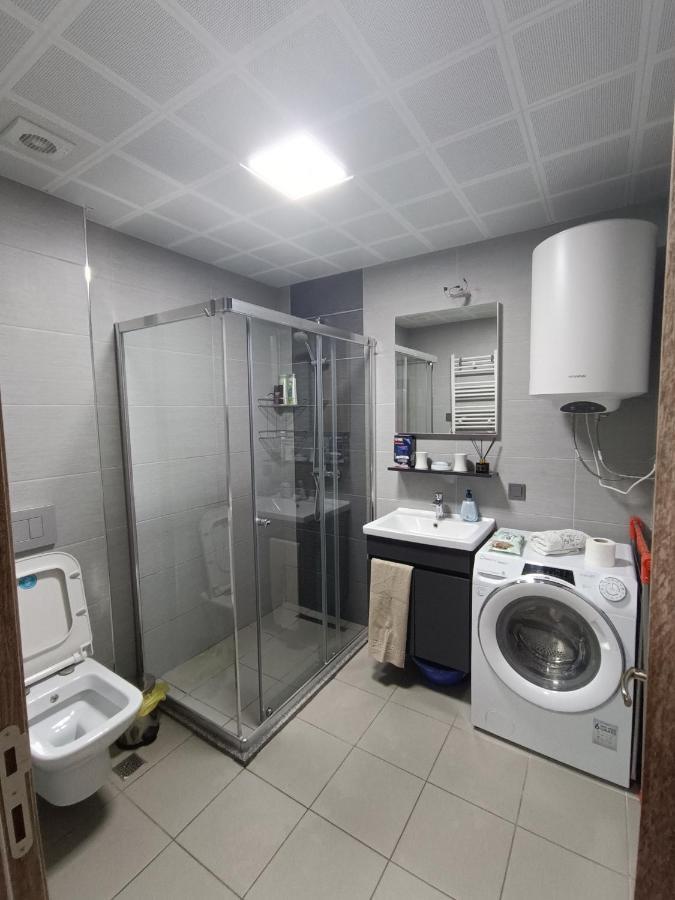 18Th & 16H Floor Secure Luxury Condos With Pool & Fitness Included In Price Skopje Exteriör bild