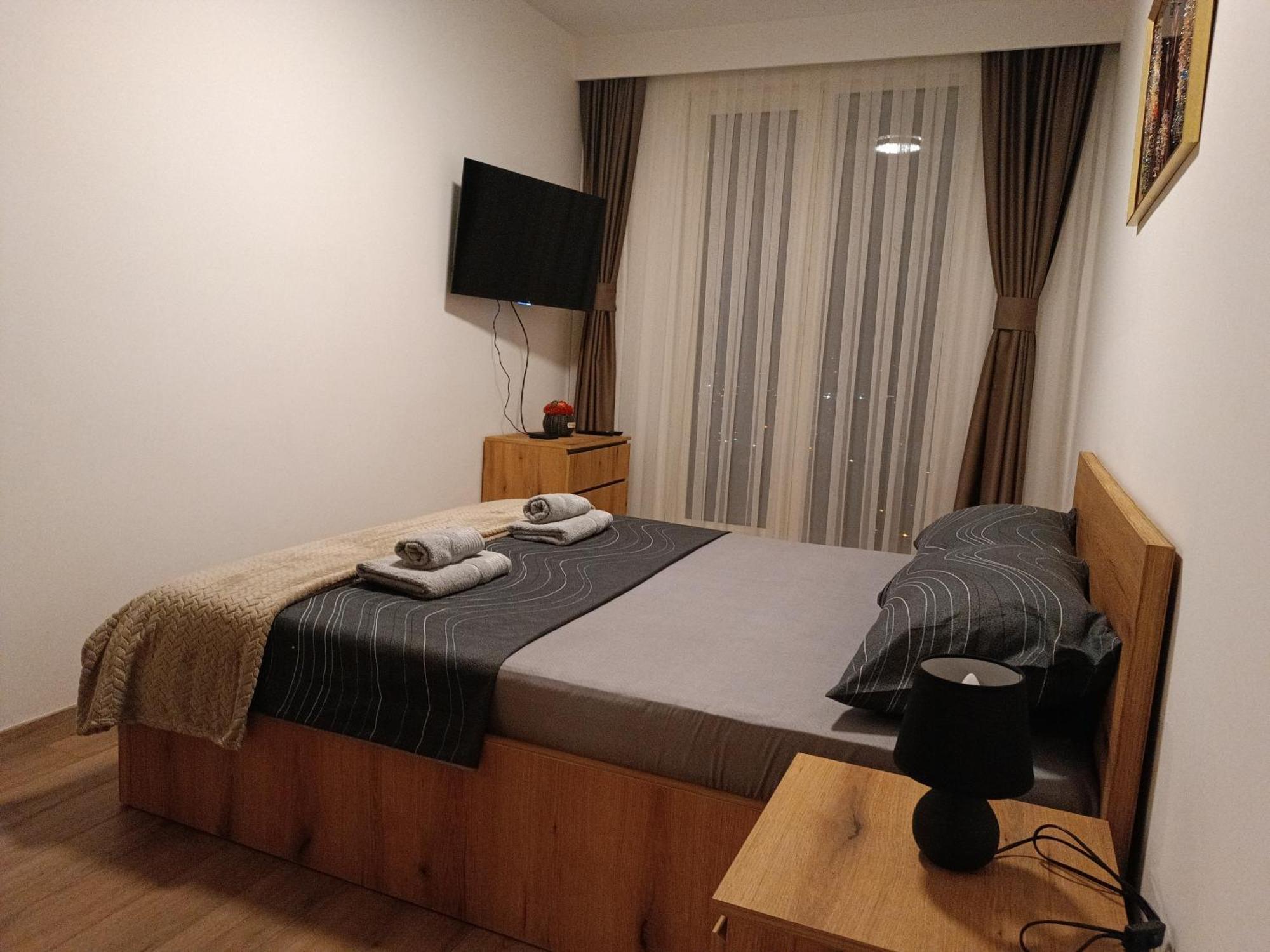 18Th & 16H Floor Secure Luxury Condos With Pool & Fitness Included In Price Skopje Exteriör bild