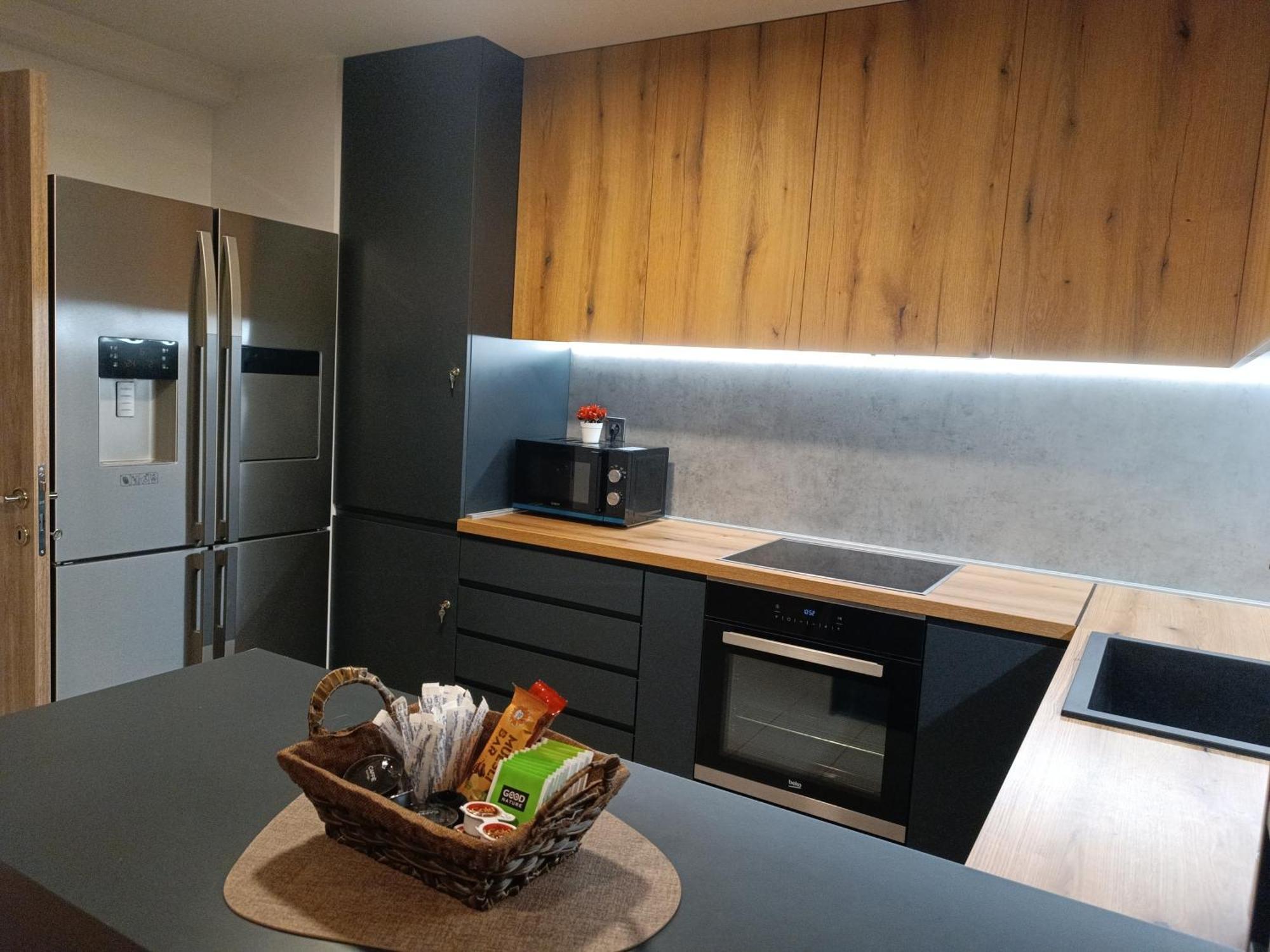 18Th & 16H Floor Secure Luxury Condos With Pool & Fitness Included In Price Skopje Exteriör bild