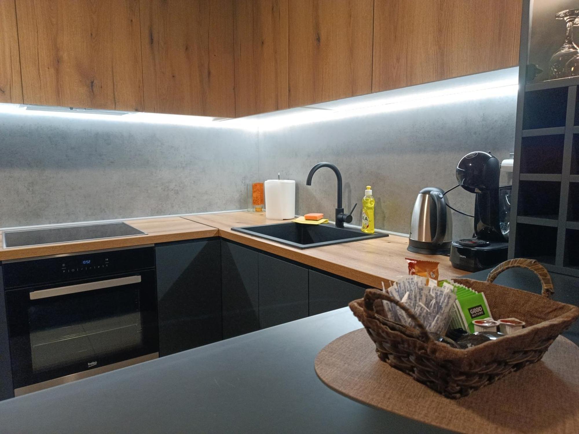 18Th & 16H Floor Secure Luxury Condos With Pool & Fitness Included In Price Skopje Exteriör bild