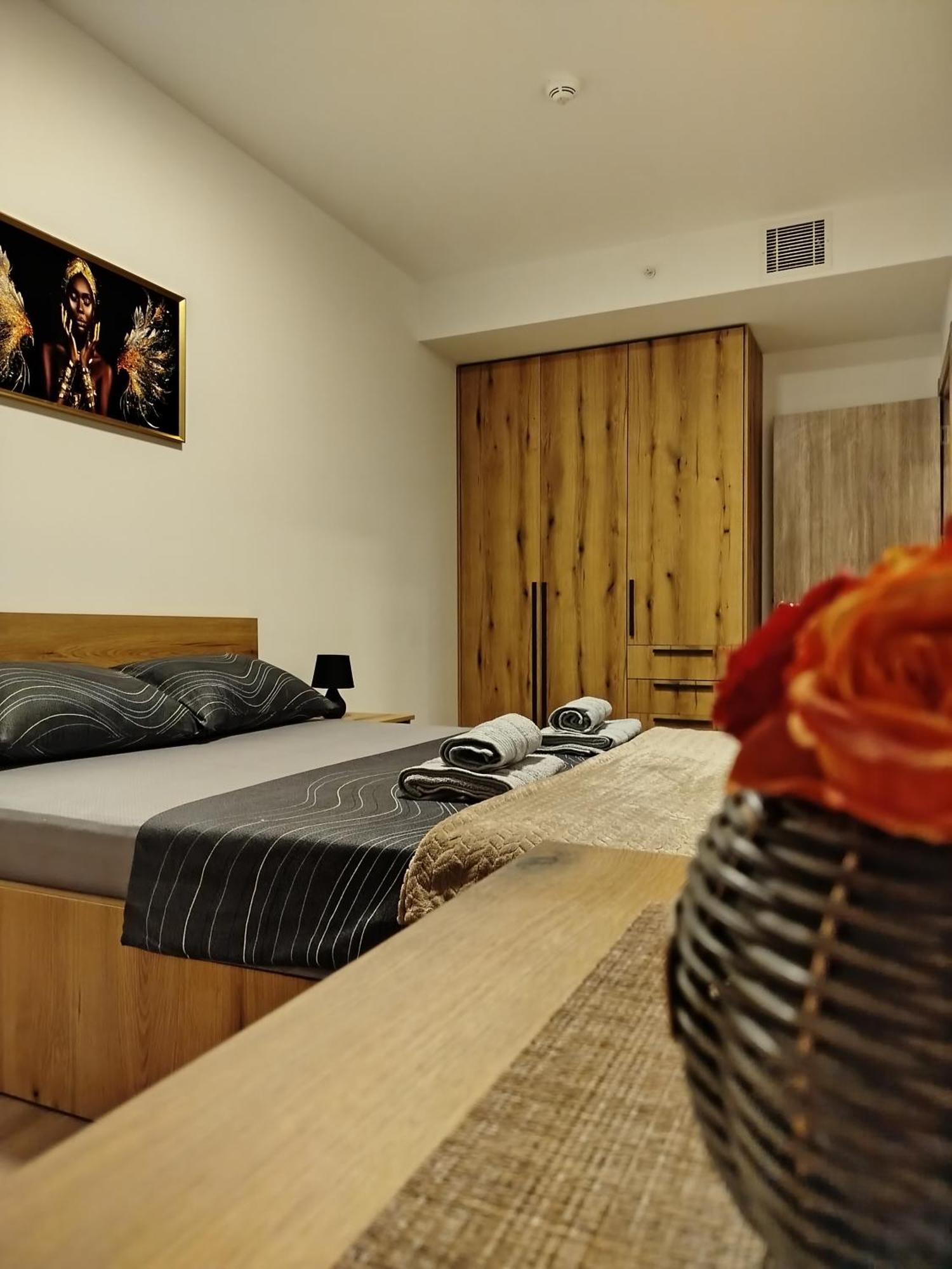 18Th & 16H Floor Secure Luxury Condos With Pool & Fitness Included In Price Skopje Exteriör bild