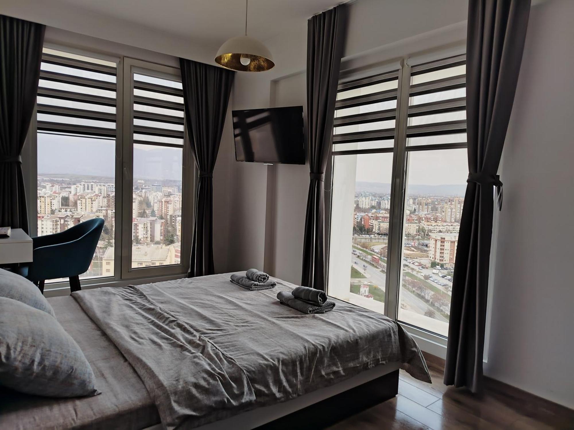 18Th & 16H Floor Secure Luxury Condos With Pool & Fitness Included In Price Skopje Exteriör bild